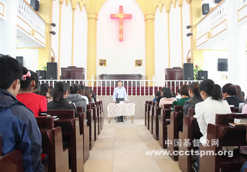 河南圣经专科学校举办新生入学教育专题讲座