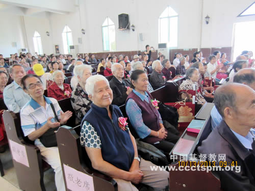贺重阳佳节，扬敬老精神——江西省恩典堂举行敬老感恩礼拜