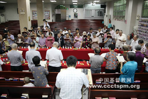深圳市基督教白石洲堂举行敬老茶话会