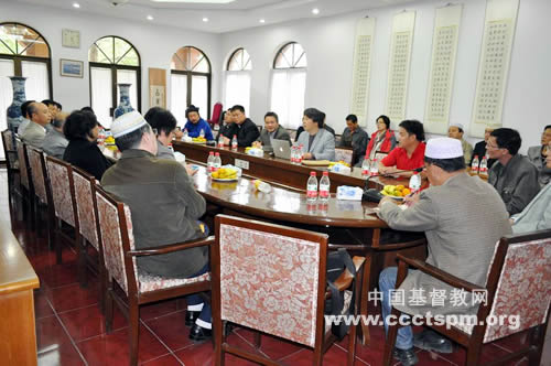 华东神学院接待青岛市宗教界代表人士
