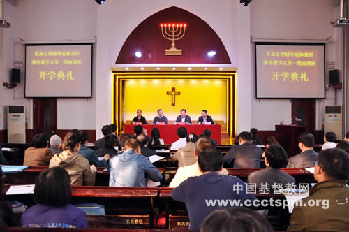 源自上帝的爱  去帮助受伤的人