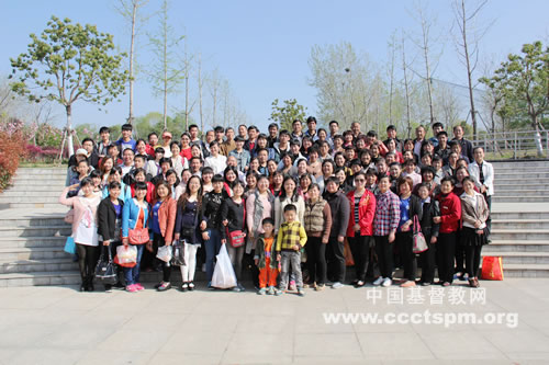 “上帝恩典、无处不在”——安徽神学院举行踏青活动