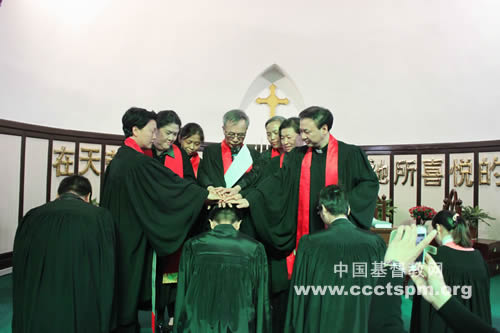 湖北省基督教协会在荣光堂举行圣职按立典礼