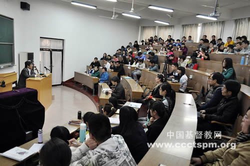 华东神学院举行“如何按三自原则办好教会”的讲座