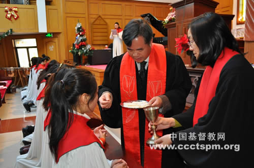 华东神学院举行圣诞感恩献心圣餐礼拜
