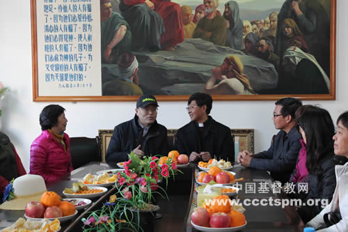 上海市基督教两会同工走访大理基督教两会