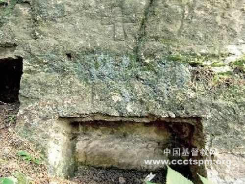 洛阳龙门石窟发现唐代景教墓葬遗迹
