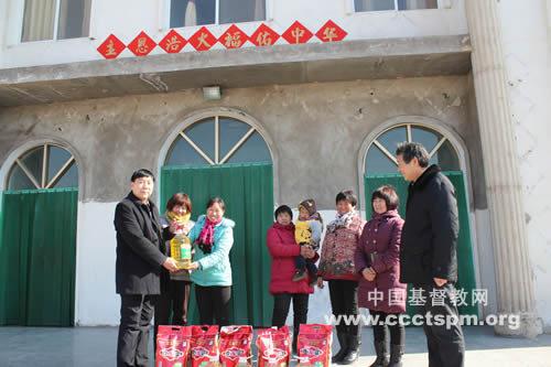 春节慰问访教会  探望信徒走基层