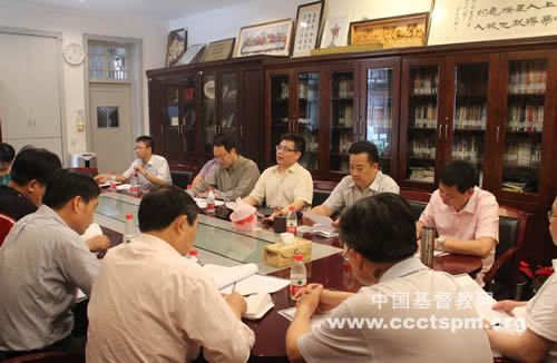 发挥两会职能  服务各地教会