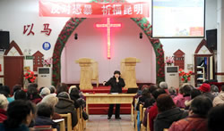 长沙市城南堂举行“反对暴恐•祈福昆明”祷告会