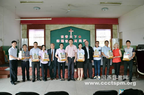 福建神学院接待香港福音证主协会邓兆柏总干事一行
