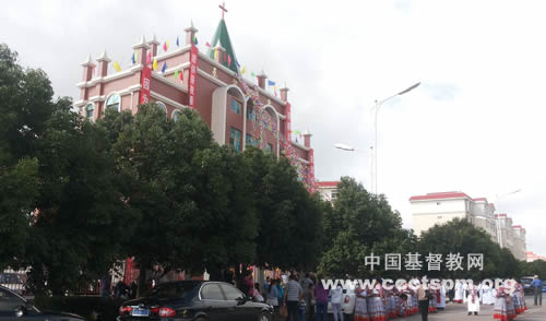 这殿后来的荣耀大过先前的荣耀