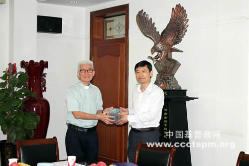 河南教会接待新加坡四宗华文教会理事会代表团