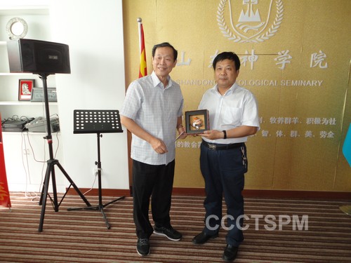 印尼华侨陈南山牧师携夫人专访山东省基督教两会