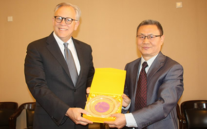 高峰会长接待美国富勒神学院新任院长兰伯顿一行