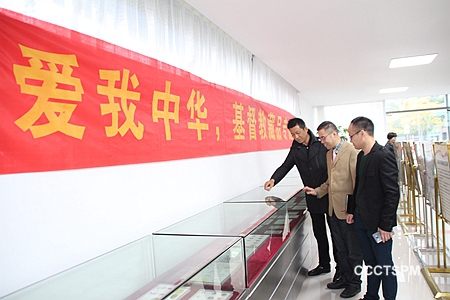 听收藏家讲基督教爱国运动史——浙江神学院举行“基督教文化藏品展”及“从基督教藏品看三自爱国运动”讲座