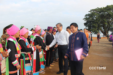 关于响应“扶贫攻坚”国家战略、深入开展扶贫济困的倡议书