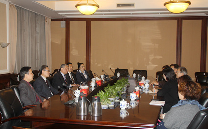 韩国宗教界和平委员会访问基督教全国两会