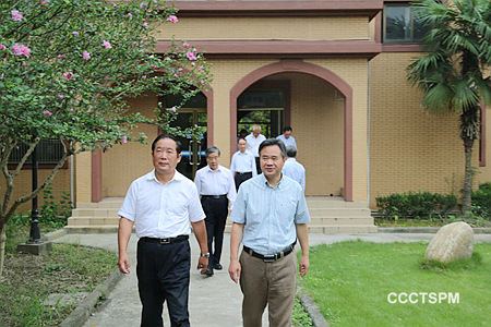 全国政协民宗委调研组访问华东神学院