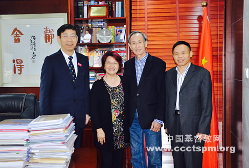布碌仑华人侵信会许统礼牧师一行访问福建神学院