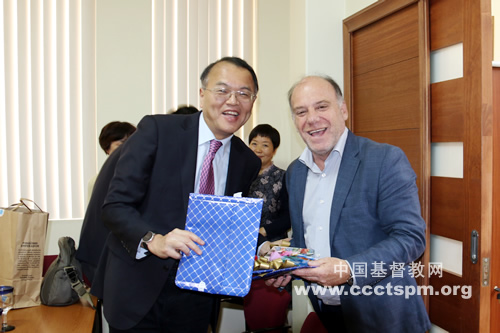沈学彬牧师一行访问智利圣经公会