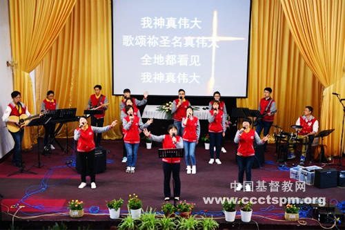 让我们兴起发光江苏常熟教会举行音乐布道会