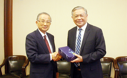 日本基督教协进会会长一行访问我会